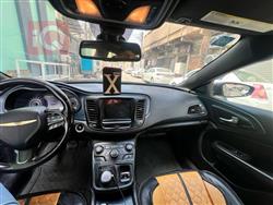 Chrysler 200